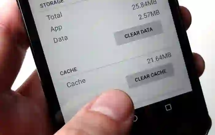 “Android smartphone storage optimization and memory cleanup illustration” 